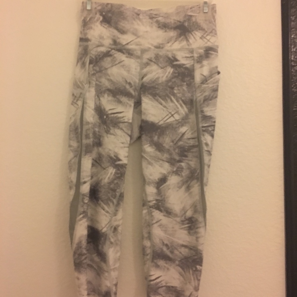 Lululemon Grey & White Capri Ankle Leggings